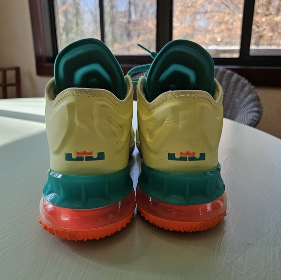 Nike LeBron 18 special edition Sz 10 - Picture 6 of 9